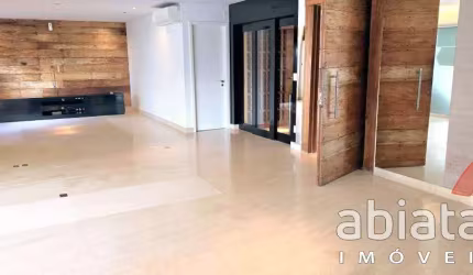 Apartamento à venda reformado e semi-mobiliado com varanda gourmet e lazer completo no Morumbi