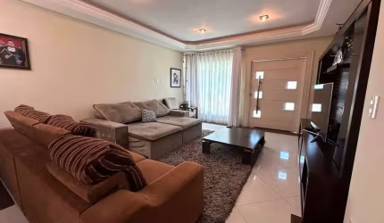 Casa a venda no condomínio Aruã