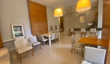 Apartamento de Alto Padrão com Vista Panorâmica para Praça