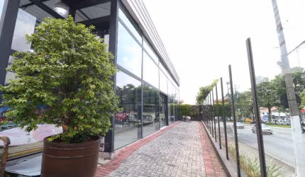 Galpão de 1000m² reformado e no melhor ponto da Av dos Bandeirantes!