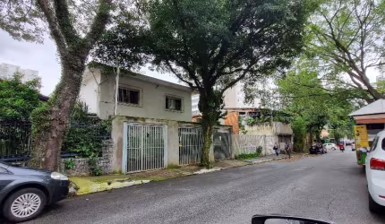 Espaçoso Sobrado no Brooklin com terreno de 270 mt e área construída de 280 Metros