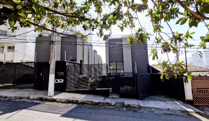 Casa Triplex em Condomínio Fechado no Real Parque