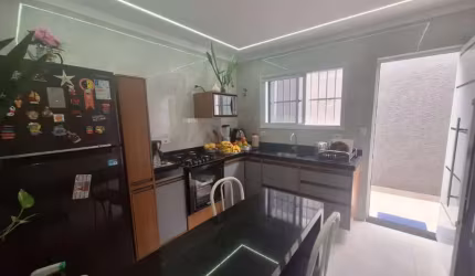 EXCELENTE CASA TÉRREA 3 DORM/SUITE -2 VAGAS