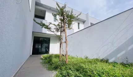 Casa com 2 quartos à venda na Rua Professora Vicentina Barreto, 107, Planalto, Belo Horizonte por R$ 470.000