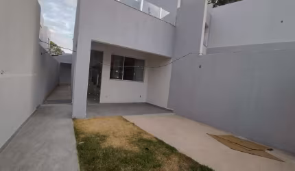 Casa com 3 quartos à venda na Rua Marlene Mendes Pereira, 11, Céu Azul, Belo Horizonte por R$ 500.000