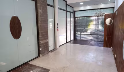 Loja 90,26m² e 02 banheiros.  Excelente localização á 6 minutos andando para a estação do metrô Faria Lima; Entre as Ruas João Elias Saada, Ferreira