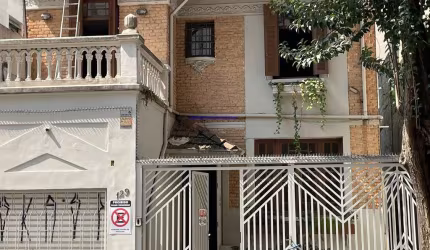 Casa Comercial 171m², 06 salas e 02 banheiros.  Excelente localização, entre as Ruas da Consolação, Bela Cintra e Dona Antônia de Queiros; Próximo das