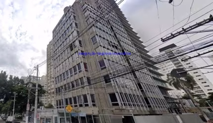 Condomínio com portaria e recepção.  Excelente localização á 10 minutos andando para a estação do metrô Cidade Jardim;