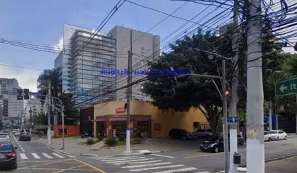 Loja 419m² com 05 banheiros.  Excelente localização, entre as Ruas General Mena Barreto, Oliveira Dias e Avenida São Gabriel.