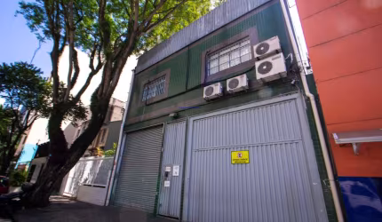 Galpão 1000m², 05 banheiros e 10 vagas de garagem.  Excelente localização á 8 minutos andando para a estação do metrô Santa Cecilia