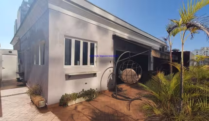 Apartamento Cobertura 116m², 03 dormitórios (sendo suítes), 04 banheiros e 01 vaga de garagem.  Condomínio com segurança e portaria.  Excelente