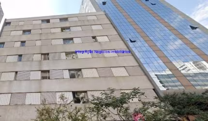 Apartamento Studio 33m², 01 dormitório e 01 banheiro.  Condomínio com portaria.  Excelente localização á 4 minutos andando para a estação do metrô