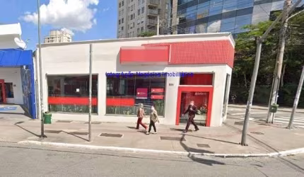 Loja 579m² e 02 banheiros.  Excelente localização, á 1 minuto andando para a estação do metrô Faria Lima; Entre as Ruas Claudio Soares, Diogo Moreira