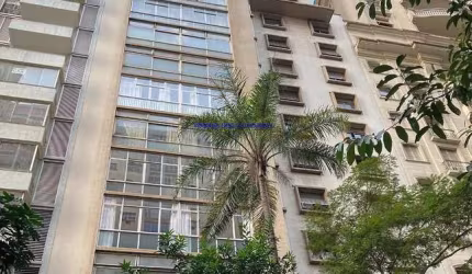 Apartamento  310m², 03 dormitórios, 02 banheiros e 01 vaga de garagem.  Condomínio com portaria e segurança.  Excelente localização