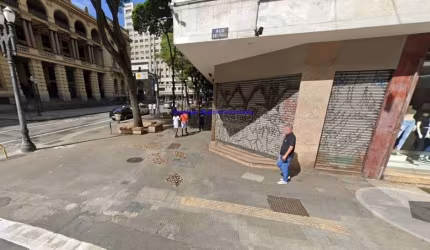 Loja 1.360m² e  08 banheiros.  Excelente localização á 05 minutos andando para a estação do metrô Anhangabaú; Entre as Ruas 24 de Maio