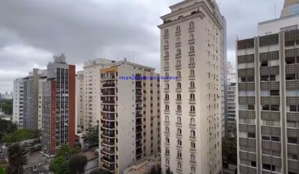 Apartamento  467m², 04 dormitórios (sendo suítes), 05 banheiros e 4 vagas de garagem.  Condomínio com portaria, segurança, piscina, playground.