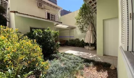 Casa Sobrado 165m², 03 dormitórios (sendo 01 suíte) 02 banheiros e 02 vagas na garagem.  Excelente localização; Entre as Ruas Angelina Maffei Vita,