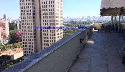 Apartamento Cobertura 131m², 03 dormitórios ( sendo 01 suite), 02 banheiros e 01 vaga de garagem.  Condomínio com segurança, portaria, piscina