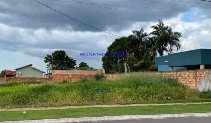 Terreno com 1000m² com  uma pequena casa construída.  Excelente localização entre as Ruas Curuzu, Professor Frontino Guimarães, Humberto I e Grandavo;