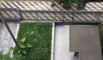 Apartamento 190m², 03 dormitórios (sendo 1suíte), 04 banheiros e 01 vaga na garagem.  Condomínio com Segurança, Portaria e Área verde.