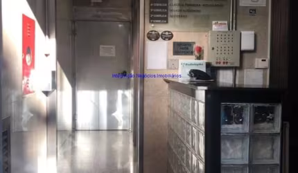 Laje Comercial  120m², 01 copa e 03 banheiros; O andar possui 03 salas.  Condomínio com Recepção e Segurança .  Excelente localização