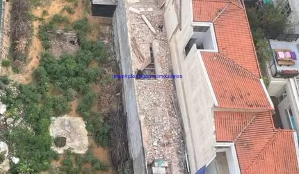 Terreno 1.012m² Total e 20m² Frente.  Excelente localização entre as Ruas Turiassu, Traipu e Doutor Cândido Espinheira; Próximo da Estação do Metrô
