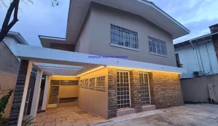 Sobrado 530m², 05 dormitórios (sendo 01 suíte), 04 banheiros e 05 vagas na garagem.  Excelente localização, entre as Ruas Itaquera, Itajobi e Angatuba