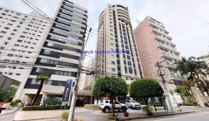 Apartamento 27m², 01 dormitório (sendo suíte), 01 banheiro e 01 vaga na garagem.  Condomínio com Segurança, Portaria, Piscina aquecida, Playground
