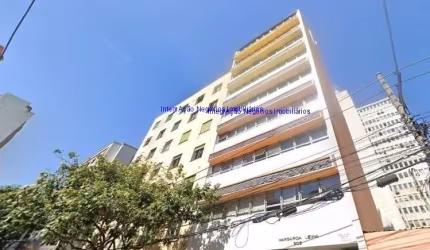 Conjunto Comercial 170m², 04 banheiros e 02 vagas na garagem.  Condomínio com Segurança e Portaria.  Excelente localização.