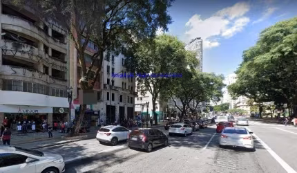 Loja 474m², 04 banheiros.  Excelente localização á 2 minutos andando para a estação do metrô República; Entre as Ruas Sete de Abril