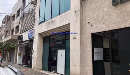 Loja 430m², 02 banheiros.  Excelente localização á 10 minutos andando para a Estação do Metrô Tiradentes; Entre as Ruas Lubavitch e Três Rios .