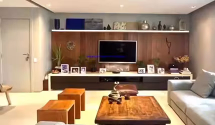Apartamento 167m², 04 dormitórios (sendo 03 suítes), 05 banheiros e 01 vaga na garagem; Imóvel Reformado.  Condomínio com Segurança, Portaria e Salão
