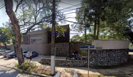 Sobrado comercial  1.100m², 25 salas, 13 banheiros e 25 vagas de garagem.  Excelente localização entre as Ruas Alberto Faria, Evangelista Rodrigues