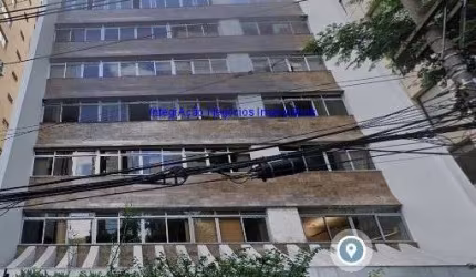 Apartamento 210m², 03 dormitórios (sendo 01 suíte), 04 banheiros e 02 vagas de garagem.  Condomínio com segurança e portaria.  Excelente localização