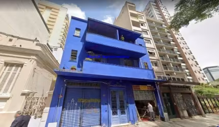 Apartamento 160m², 03 dormitórios e 02 banheiros.   Condomínio e portaria.  Excelente localização á 7 minutos andando para a estação do metrô