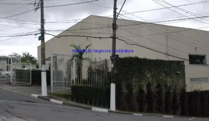 Prédio Comercial 700m², 5 banheiros e 9 vagas na garagem.  Excelente localização  entre as Ruas Antônio Fernandes de Oliveira