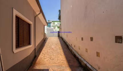 Casa 400m², 03 dormitórios,  03 banheiros e 03 vagas de garagem.  Excelente localização; Entre as Ruas Aimberê, Misitro Gastão Mesquita e Apinajés;