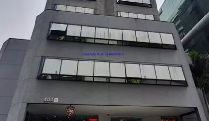 Condomínio com recepção e segurança.  Excelente localização á 5 minutos andando para a estação do metrô Palmeiras-Barra Funda; Entre as Ruas Tagipuru,