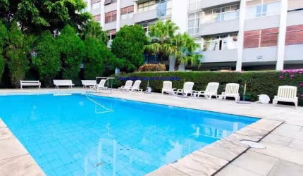 Apartamento MOBILIADO 200m², 03 dormitórios (sendo 01 suíte), 03 banheiros e 01 vaga na garagem.  Condomínio com portaria, segurança 24hrs, piscina