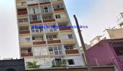 Apartamento 180m², 03 dormitórios e  02 banheiros.  Condomínio com portaria, segurança 24hrs.  Excelente localização
