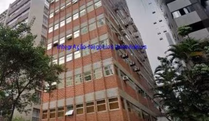 Conjunto Comercial 58m², 01 banheiro e 01 vaga na garagem.  Condomínio com recepção e segurança 24hrs.  Excelente localização