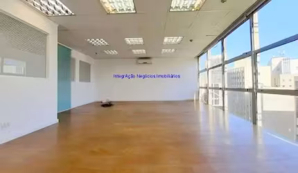 Conjunto Comercial 110m², 05 salas e 02 banheiros.  Condomínio com recepção e segurança 24hrs.  Excelente localização