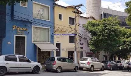 Sobrado 120m², 01 sala e 02 banheiros.  Excelente localização á 2 minutos andando para a estação do metrô Sumaré; Entre a Rua Amália de Noronha