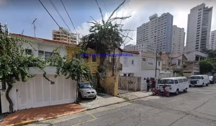 Sobrado Comercial 118m², 01 banheiro e 01 vaga de garagem .  Excelente localização  entre as Ruas Professor João Martinho e  Tutóia.