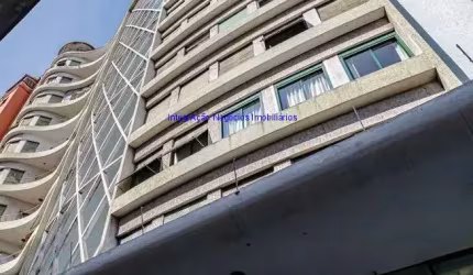 Apartamento 114m², 02 dormitórios (sendo 01 suíte) e 02 banheiros.  Condomínio com portaria, segurança 24hrs.  Excelente localização