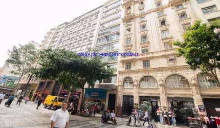 Conjunto Comercial 124m², 03 salas e 03 banheiros.  Condomínio com recepção e segurança 24hrs.  Excelente localização