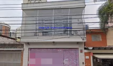 Sobrado comercial 270m², dois andares, 09 salas, 03 banheiros e 01 vaga de garagem.  Excelente localização.