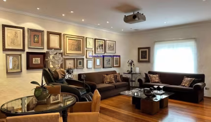 Apartamento 370m², 04 dormitórios (sendo 03 suítes), 04 banheiros e 03 vagas na garagem.  Condomínio com portaria, segurança 24hrs.  Excelente