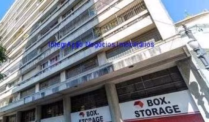 Apartamento Studio 42m², 01 dormitório e 01 banheiro.  Condomínio com portaria, segurança 24hrs.  Excelente localização