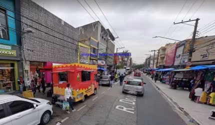 Galpão 1.165m², 04 banheiros.  Excelente localização à 7 minutos andando para a estação de trem Lapa; Entre as Ruas Dronsfield, Clemente Álvares